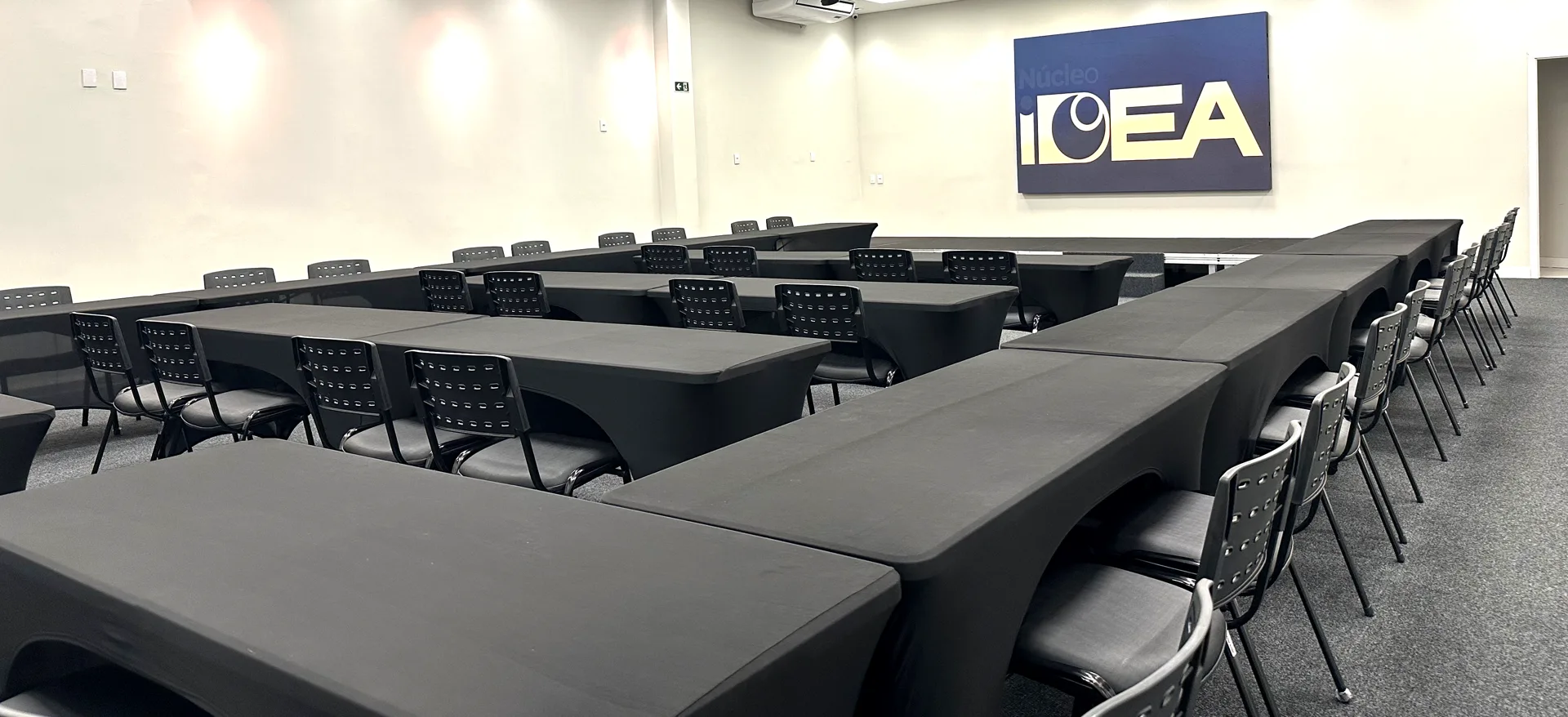 Sala Estratégia do Núcleo IDEA montada para um evento corporativo